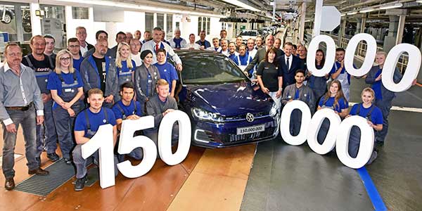 Gyártási jubileum: legördült a 150 milliomodik Volkswagen a wolfsburgi üzem gyártósoráról
