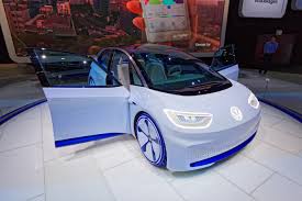 Az I. D. VIZZION genfi világpremierjével szemlélteti a Volkswagen a korszerű I. D. modellekben rejlő lehetőségeket