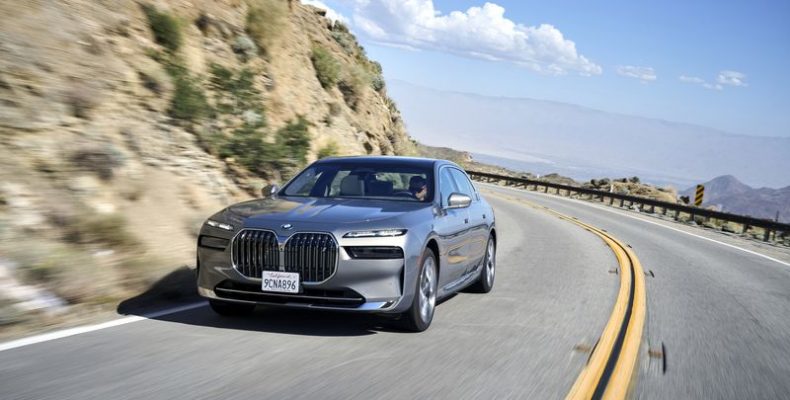 A BMW 2022-ben is megőrizte felettes státuszát, még mindig a Föld leginkább közkedvelt prémium márkája volt előző évben